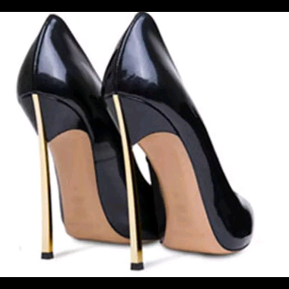 Black Patent Leather Pumps w/Gold heel. Size 8.5 New never worn.